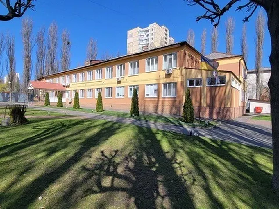 Будівля гімназії Престиж у Києві